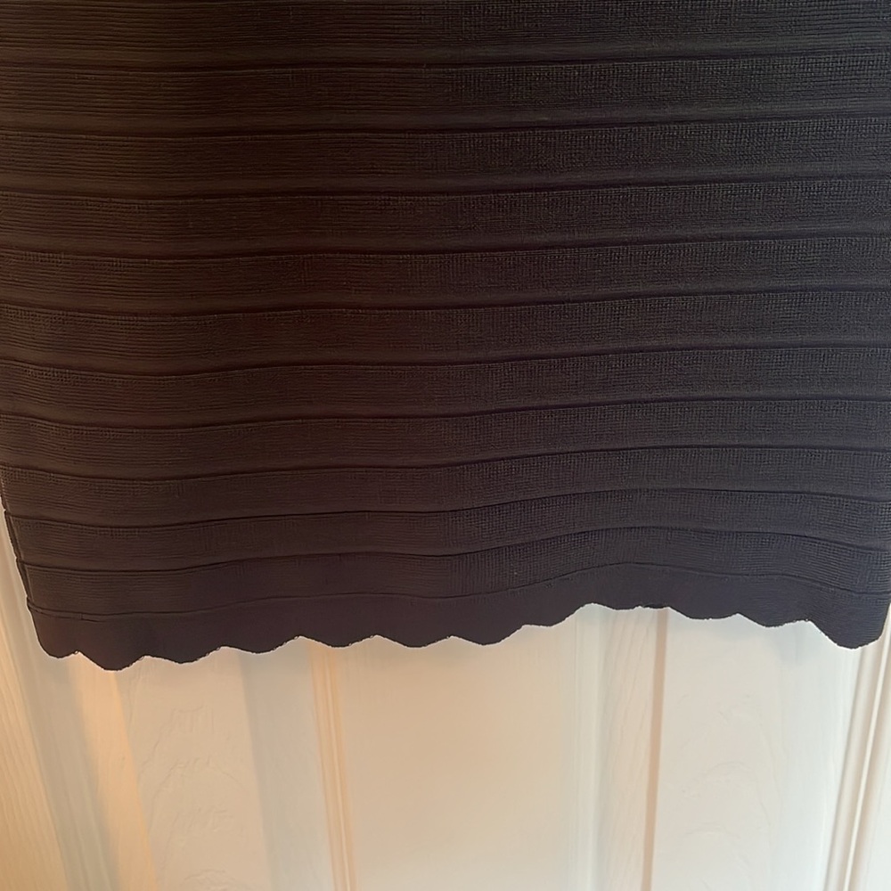 Herve Leger Lotus Cold Shoulder Scallop Hem Bandage Dress - Picture 5 of 14